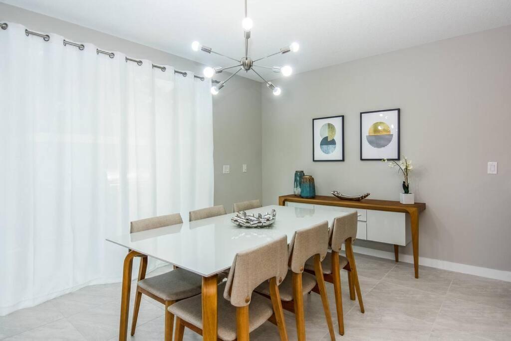 Beautiful Four Bedrooms Townhouse With Splash Pool At Le Reve Resort Kissimmee Eksteriør bilde
